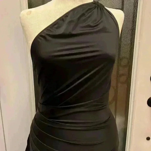 Black Mermaid Dress NWOT silk like material size medium Amazon pallet - Picture 2 of 4